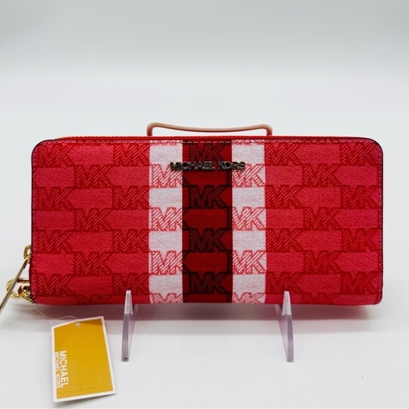 Michael Kors Large Continental Wallet
Wristlet Sangria - Picture 2 of 9